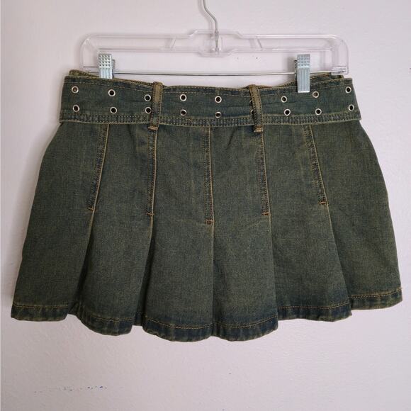Pleated Denim Micro Mini Cargo Skirt With Grommet Belt Size M Heavyweight Flirty - Picture 3 of 9